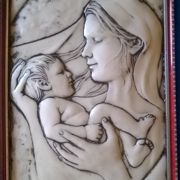 ბარელიეფი                 "დედა შვილობა":
25x50 სმ, ხელოვნური მარმარილო